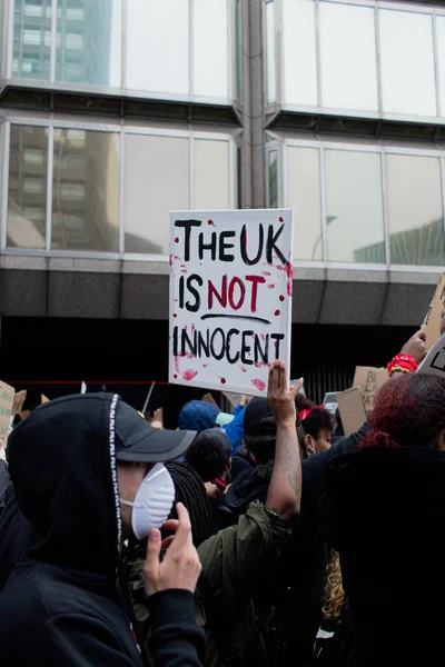 London United Kingdom 2020 People Different Slogans Racism Police Brutality — Stock Photo, Image