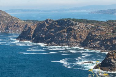 Galiçya, İspanya 'daki Cies Adaları gezisi sırasında deniz fenerinden çekilmiş manzara fotoğrafı