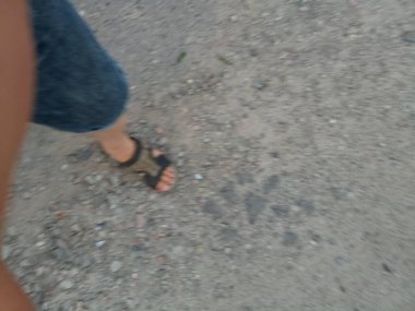 Etrafımızda çok şey var - şehir, arabalar, asfalt, direkler, ağaçlar, çatallar, kapı kolları, posta kutuları, merdivenler, ağaçlar