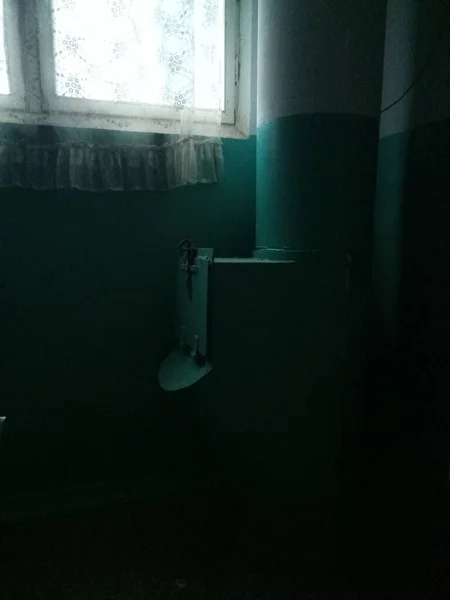 Etrafımızda çok şey var - şehir, arabalar, asfalt, direkler, ağaçlar, çatallar, kapı kolları, posta kutuları, merdivenler, ağaçlar