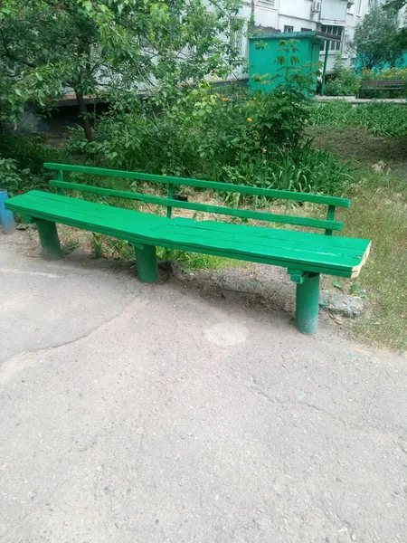 Etrafta bir sürü farklı şey görüyoruz. Bu bizim hayatımız, bizim dünyamız. Bizim için her zamanki gibi. Gerisi için yeni bir bakış açısı..