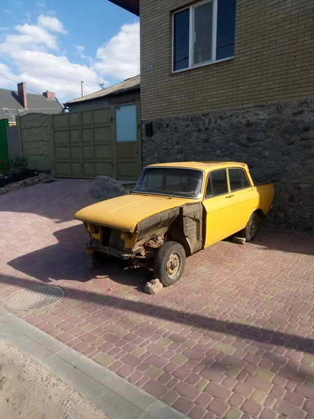 Etrafta bir sürü farklı şey görüyoruz. Bu bizim hayatımız, bizim dünyamız. Bizim için her zamanki gibi. Gerisi için yeni bir bakış açısı..