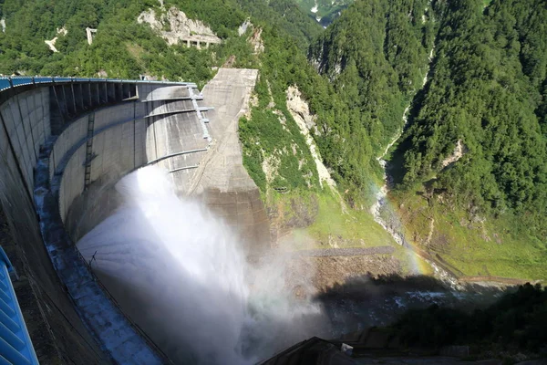 Scarico Dalla Diga Kurobe Con Arcobaleno Toyama Giappone — Foto Stock