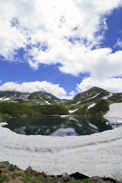 Estanque Mikurigaike Cordillera Tateyama Con Nieve Verano Toyama Japón —  Fotos de Stock