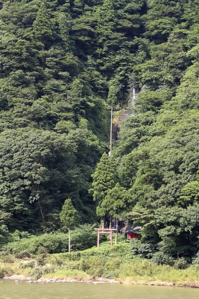 山形県の最上川と白糸の滝します — ストック写真