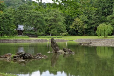 Oizumi ga Motsu Hiraizumi, Iwate, Japan tapınakta Ike birikintisi