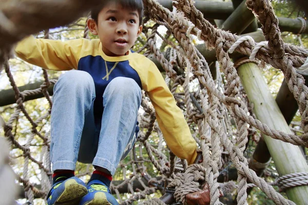 Chico Japonés Jugando Carrera Obstáculos Aire Libre Tercer Grado Escuela — Foto de Stock