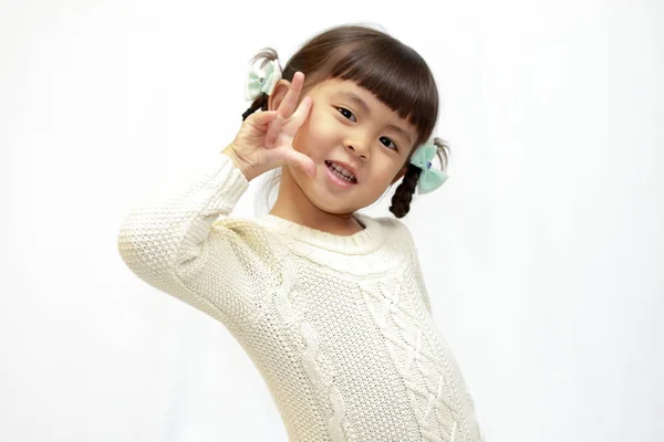 Sorrindo Menina Japonesa Anos Costas Brancas — Fotografia de Stock