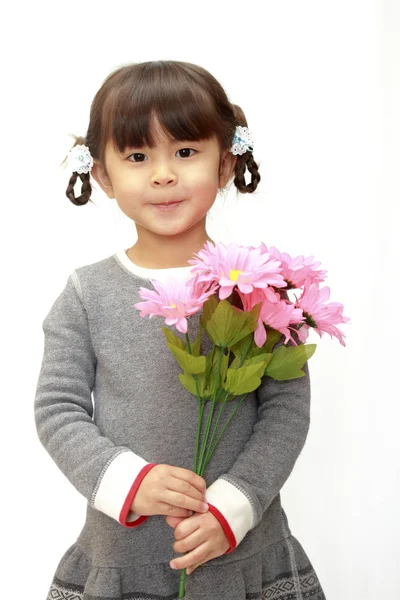Gadis Jepang dengan bunga (4 tahun) ) — Stok Foto