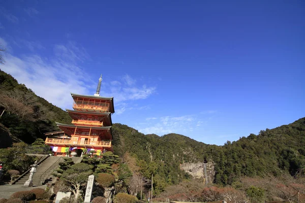 Quedas de Nachi e pagode de três histórias de Seiganto ji em Wakayama, Japão — Fotografia de Stock