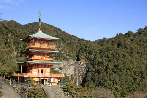 Nachi πέφτει και τρεις ιστορία παγόδα του Seiganto ji στην Wakayama, Ιαπωνία — Φωτογραφία Αρχείου