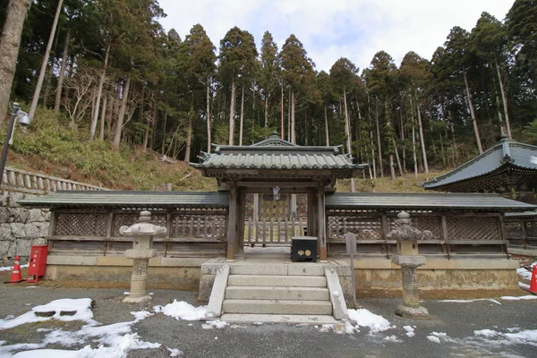 Mausoleo Tokugawa en Koya, Wakayama, Japón (escena de nieve ) — Foto de Stock