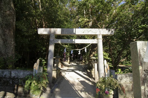 Храм Хана-но-Ивая в Кумано, Миэ, Япония — стоковое фото