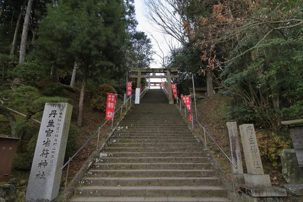 Caminho de entrada do santuário de Niukanshofu, Wakayama, Japão — Fotografia de Stock