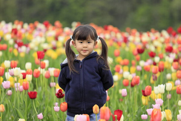 Japanese girl and tulips (4 years old)