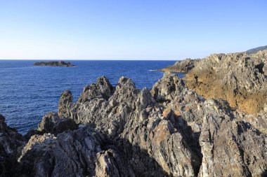 Sado'daki Senkaku körfezi, Niigata, Japonya