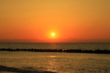 Japonya deniz ve Sado adasında gün batımı, Niigata, Japonya görünümü