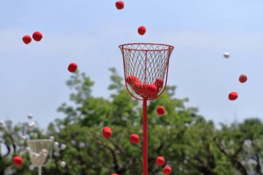 Japon ilköğretim okulunda spor festivali (top oyunu)