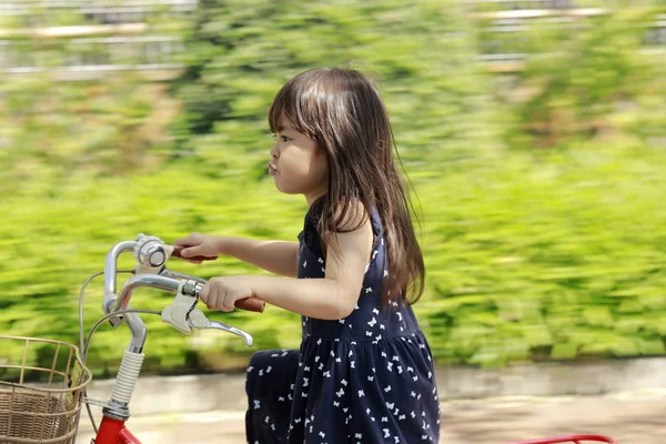 Japon kız Bisiklete binme (4 yaşında)