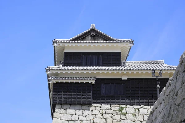 Taiko-toren van het kasteel van Matsuyama in Ehime, Japan — Stockfoto