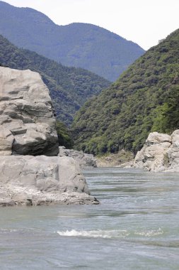 Yoshino nehrindeki Oboke geçidi, Tokushima, Japonya