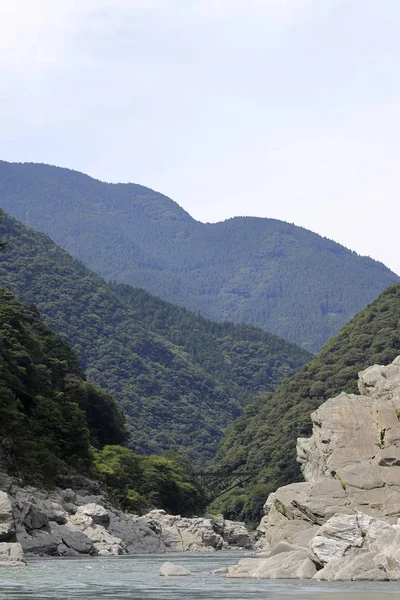 Yoshino nehrindeki Oboke geçidi, Tokushima, Japonya