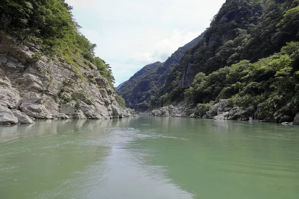 Yoshino nehrindeki Oboke geçidi, Tokushima, Japonya