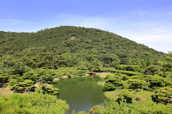 Lago nouth, vista desde la colina de Fuyo en el jardín de Ritsurin, Takamatsu, Kagawa, Japón — Foto de Stock