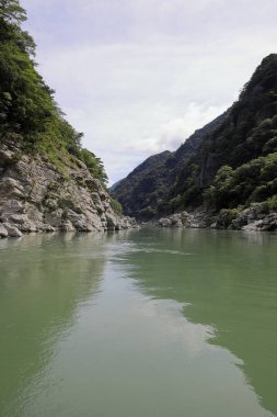 Yoshino nehrindeki Oboke geçidi, Tokushima, Japonya