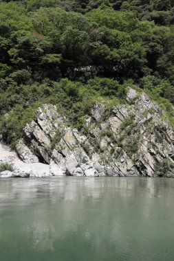 Yoshino nehrindeki Oboke geçidi, Tokushima, Japonya