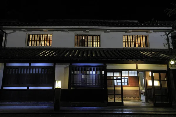 Kurashiki Bikan bairro histórico em Okayama, Japão (cena noturna ) — Fotografia de Stock