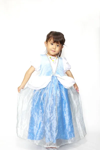 드레스를 입은 일본 소녀 (4 세 )) — 스톡 사진