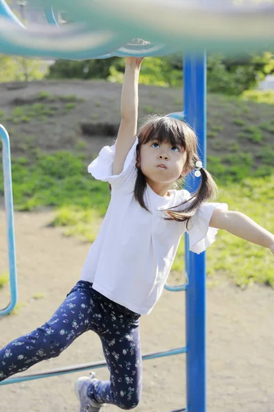 Menina Japonesa Brincando Com Macaco Bares Anos — Fotografia de Stock