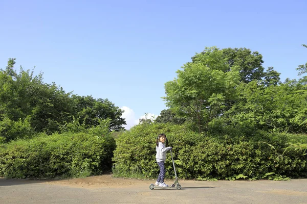 Niña Japonesa Montando Scooter Años — Foto de Stock