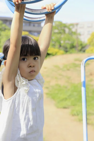 Japán Lány Játszik Egy Majom Bárok Éves — Stock Fotó