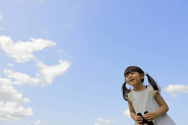 Menina Japonesa Com Vidro Ópera Sob Céu Azul Anos — Fotografia de Stock