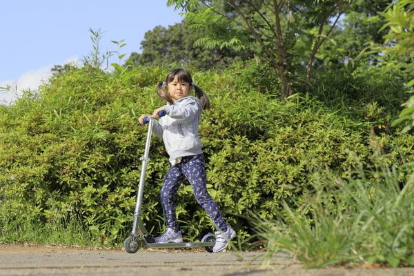 骑摩托车的日本女孩 — 图库照片