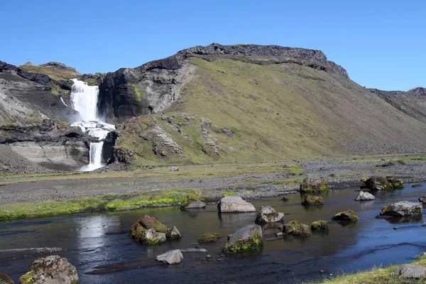 Μικρός Καταρράκτης Καταρράκτη Στην Ισλανδία Ποτάμι Ογκόλιθους — Φωτογραφία Αρχείου