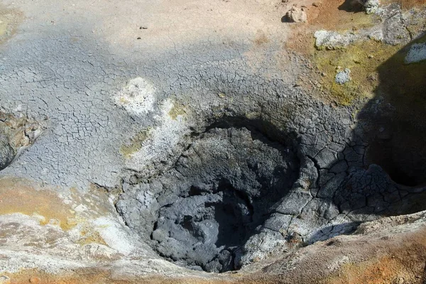 Seltun Maceta Barro Con Suelo Fisurado Agrietado Depósitos Ácido Sulfúrico — Foto de Stock