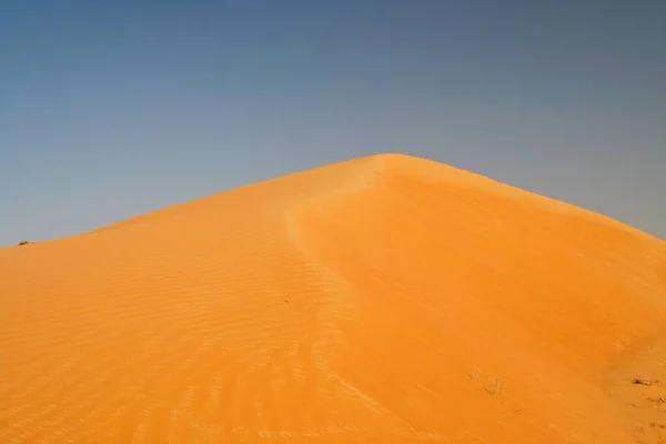 Ομάν Έρημο Θέα Στον Απομονωμένο Κώνο Της Κόκκινης Πορτοκαλί Άμμου — Φωτογραφία Αρχείου