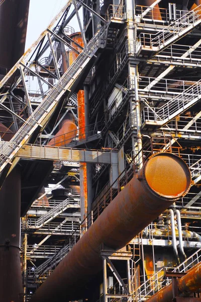 Landschaftspark Duisburg Alemania Tubo Oxidado Corroído Sobresale Torre Acero Con —  Fotos de Stock