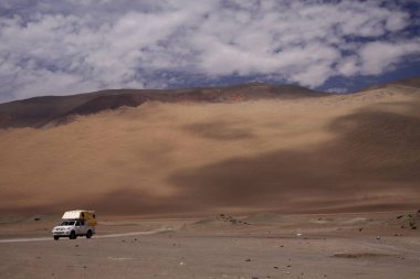 ATACAMA ÇİŞİLİ, 19 ARALIK. 2011: 4 tekerlek sonsuz çorak arazide kayboldu