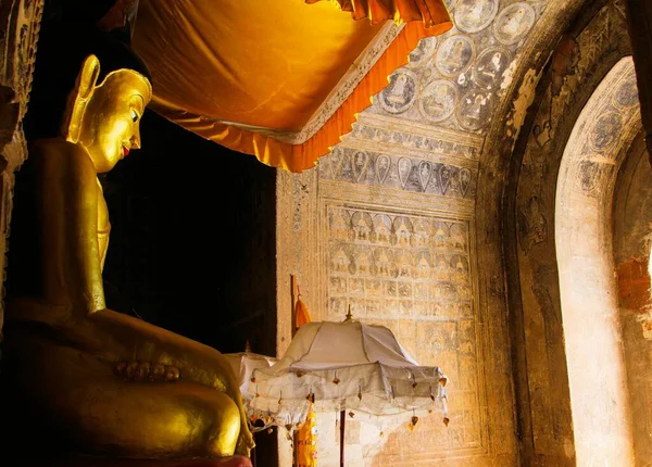 Bagan Myanmar Décembre 2015 Vue Latérale Statue Bouddha Assise Dorée — Photo