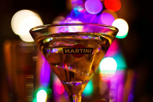 Viersen Niemcy Listopada 2019 Widok Szklankę Koktajlem Martini Lodem Vibrant — Zdjęcie stockowe