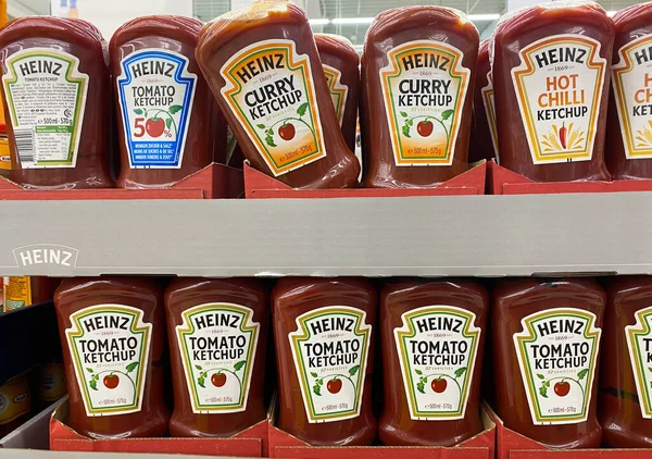 Toenisvorst Tyskland Maj 2020 Visa Isolerade Heinz Tomat Ketchup Flaskor — Stockfoto