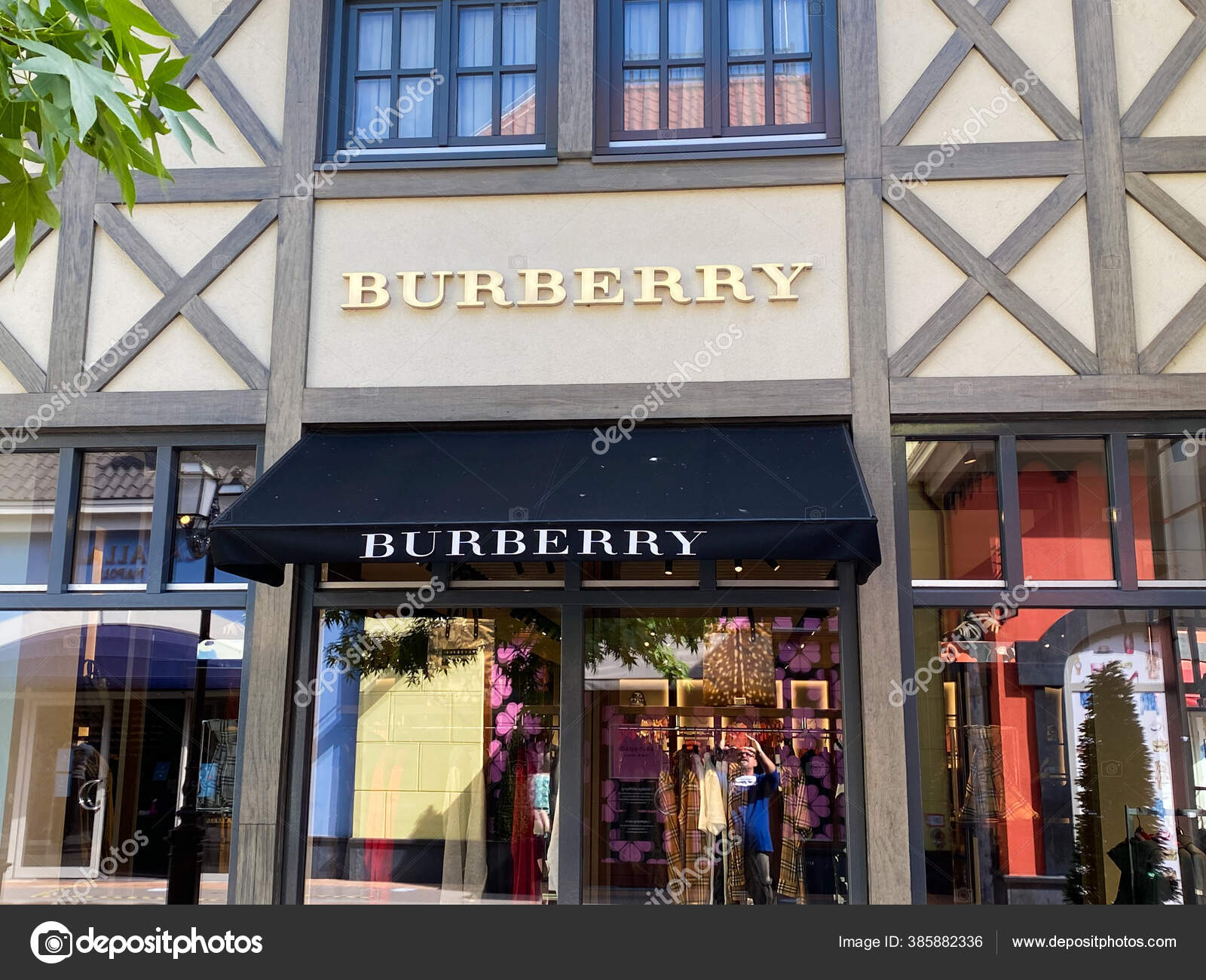 outlet Pictures, Burberry outlet Stock Photos & | Depositphotos®