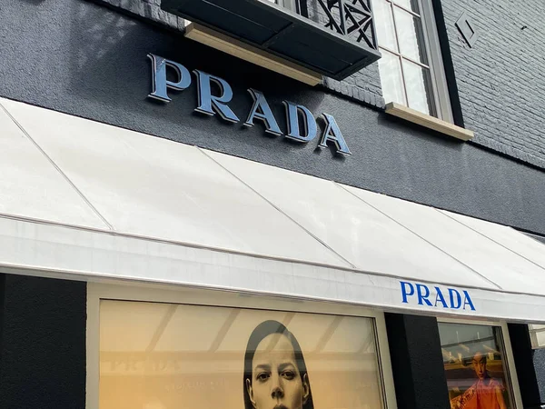 Рурмонд Нидерланды Мая 2020 Вид Фасад Логотипом Модной Компании Prada — стоковое фото