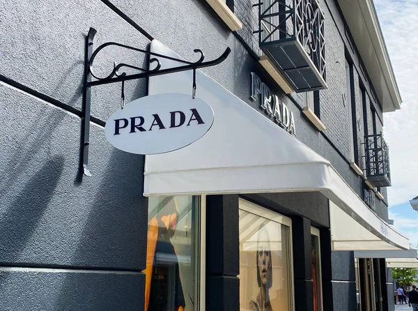 Рурмонд Нидерланды Мая 2020 Вид Фасад Логотипом Модной Компании Prada — стоковое фото