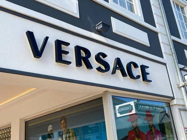 Рурмонд Нидерланды Мая 2020 Вид Фасад Логотипом Модной Компании Versace — стоковое фото
