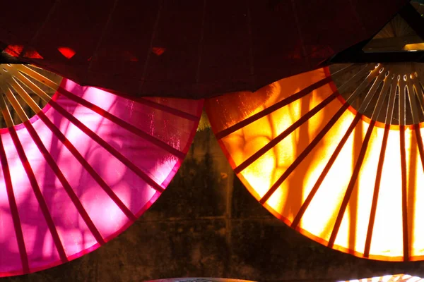Papírové Deštníky Osvětlené Sluncem Zezadu Chiang Mai Thajsko — Stock fotografie